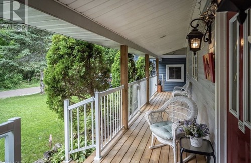 Port Elgin Cabaña | Cheerful 3 Bedroom Cottage 2 Minute walk to the Beach on Beautiful Lake Huron