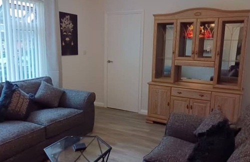 Newark upon Trent Casa | Cheerful 3 Bedroom Apartment