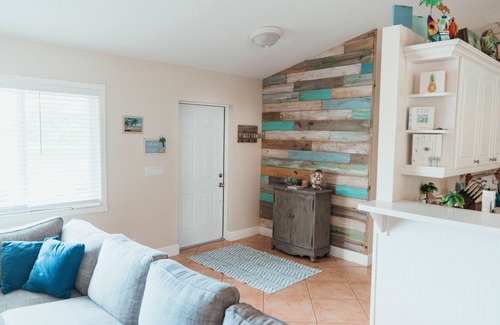 Florida Gardens Casa | Cheerful 3-bedroom home