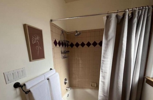 Eldorado at Santa Fe Casa | Cheerful 3 bedroom home with fireplace.