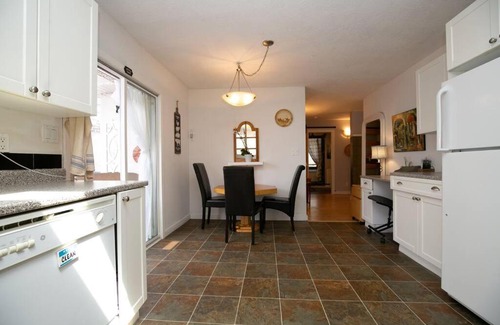 Langford Apartamento | Cheerful 3-bedroom home near Glen Lake