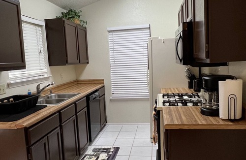 Buckingham Estates Casa | Cheerful 3 Bedroom Home w/Parking in Central South Austin Pet Stays for Free !