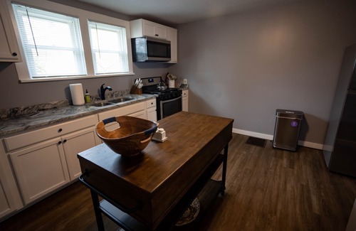 Roanoke Casa | Cheerful 3-Bedroom Home on the Hill