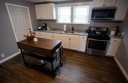 Roanoke Casa | Cheerful 3-Bedroom Home on the Hill