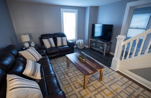 Roanoke Casa | Cheerful 3-Bedroom Home on the Hill