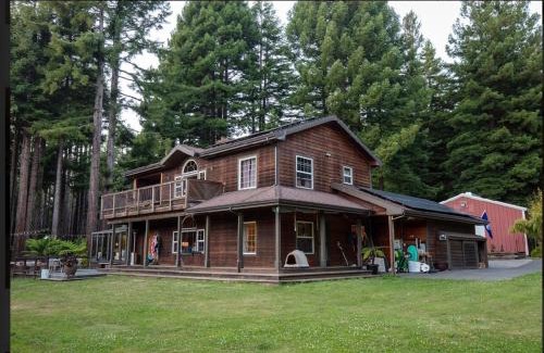 Trinidad Casa | Cheerful 3 bedroom home nestled in the redwoods