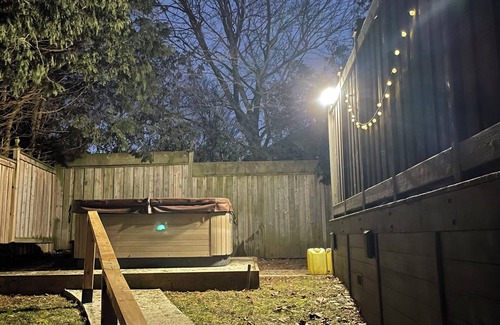 Alton Casa | Cheerful 3 bedroom home with outdoor pool & hottub