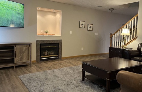 Polaris Casa | Cheerful 3 Bedroom House With Huge Work Desk