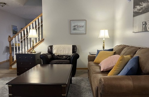 Polaris Casa | Cheerful 3 Bedroom House With Huge Work Desk