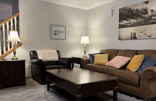 Polaris Casa | Cheerful 3 Bedroom House With Huge Work Desk