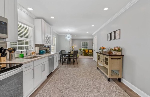 Charlotte Casa | Cheerful 3 bedroom-long term close to uptown