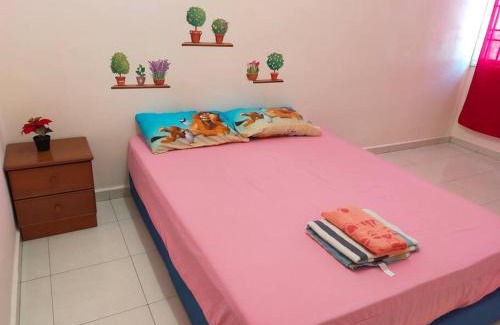 Sungai Puyu Casa | Cheerful 3-Bedroom Residential Home with Free WIFI