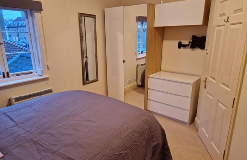 The King's Mile Apartamento | Cheerful 3 bedroom split -level apartment