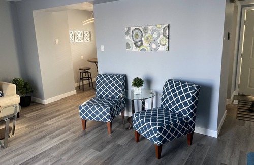 Lethbridge Casa | Cheerful 3-bedroom townhouse with free parking.