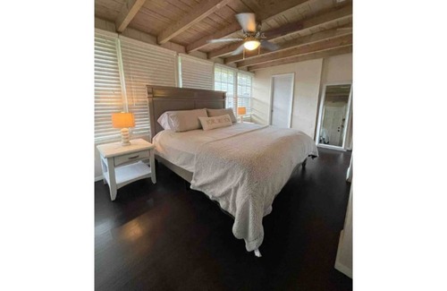 Pineapple Grove Arts District Casa | Cheerful 3-Bedroom Cottage/Heart of Dwntn Delray!!