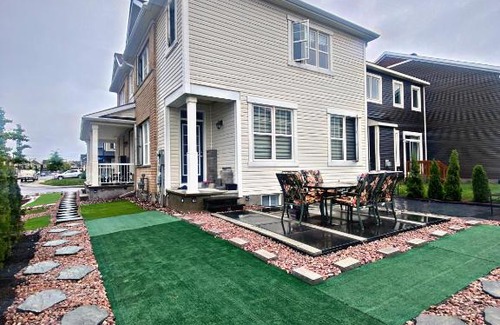 Ottawa Division Casa | Cheerful 3-bedroom vacation home luxury
