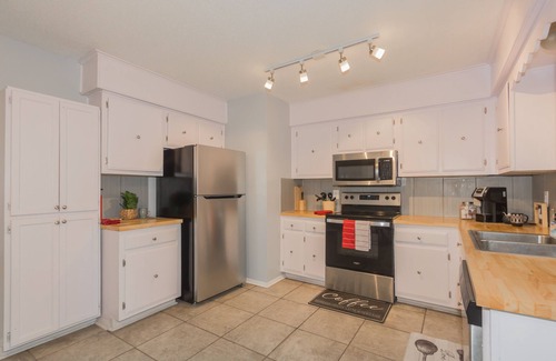 Jacksonville Casa | Cheerful 3 BR 1.5 BA Home in Great Neighborhood! Recently Renovated!