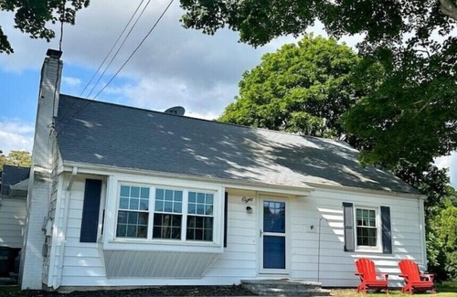 Waterford Casa | Cheerful 3bd Cape yards from beach/ river access