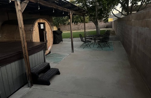 Quartz Hill Casa | Cheerful 3BR 2BA Sauna: Spa: Pool/P-Pong Table+ More