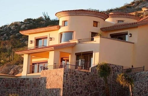 Marina Villa | Cheerful 3BR Monte Cristo Ocean View Villa