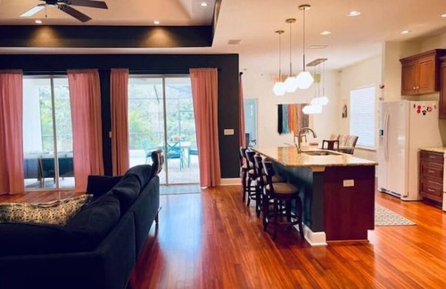 Winter Haven Casa | Cheerful 4 Bed, 3 Bath Home with Screened Pool