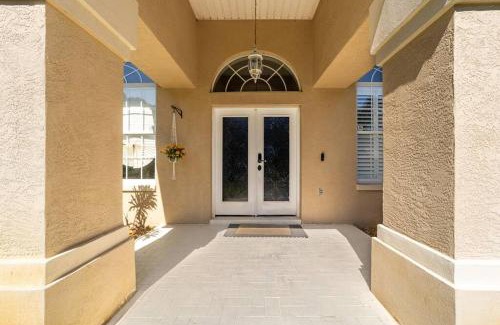 Palm Coast Casa | Cheerful 4 bed 3 bath pool in a quiet part of town