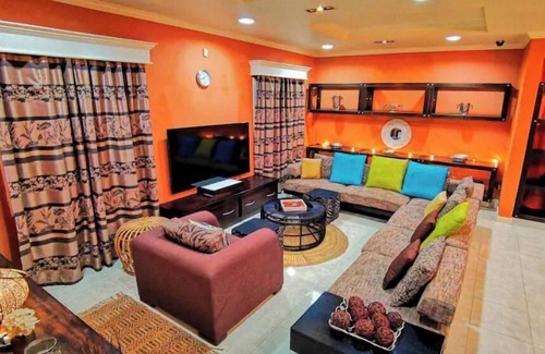 Quatre Bornes Casa | cheerful 4 bedroom luxury house entire 1st floor