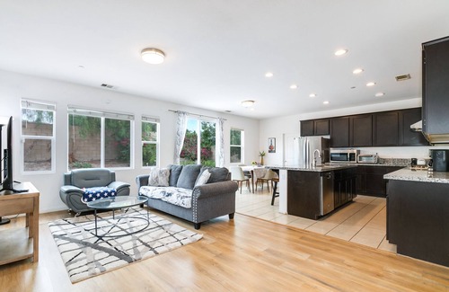 Chino Casa | Cheerful 4 bedroom 3 bathroom house in Chino Hills