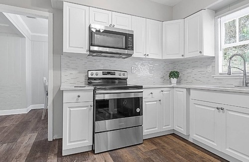 South Palm Park Neighborhood Association Casa | Cheerful 4 Bedroom Bungalow in Lakeworth