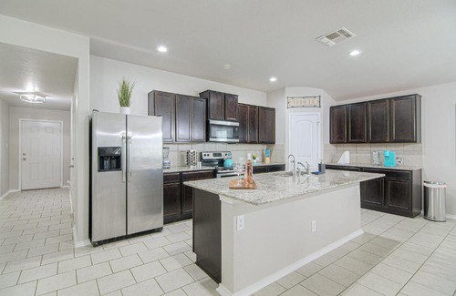 Solana Ridge Casa | Cheerful 4 bedroom close to Lackland , Sea world