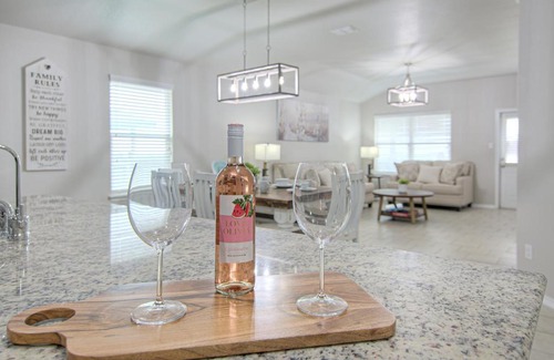 Solana Ridge Casa | Cheerful 4 bedroom close to Lackland , Sea world