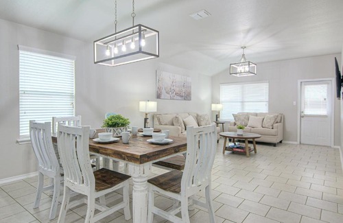 Solana Ridge Casa | Cheerful 4 bedroom close to Lackland , Sea world