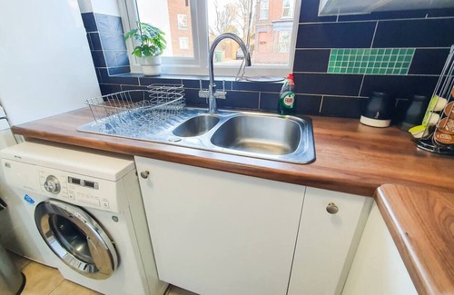 Cheltenham Casa | Cheerful 4-bedroom house by Golden Valley