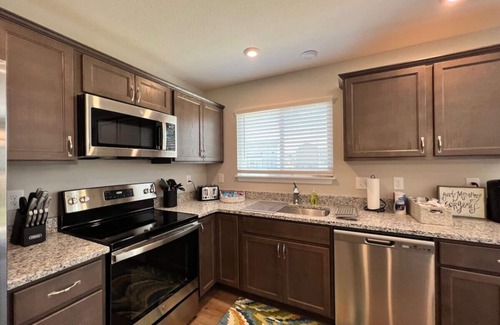 Otterbien Home Casa | Cheerful 4 Bedroom Home - Brand New Construction!