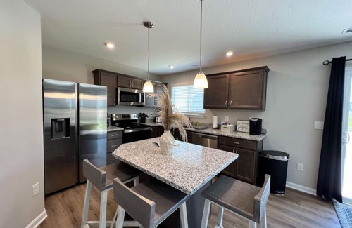 Otterbien Home Casa | Cheerful 4 Bedroom Home - Brand New Construction!