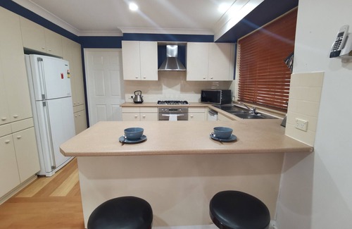 Nicholls Casa | Cheerful 4-bedroom home with natural backyard