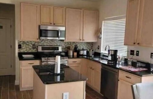 Waldorf Casa | Cheerful 4 bedroom home with fireplace.