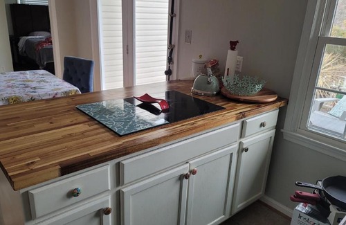 Woodbridge Casa | Cheerful 4-bedroom house with backyard