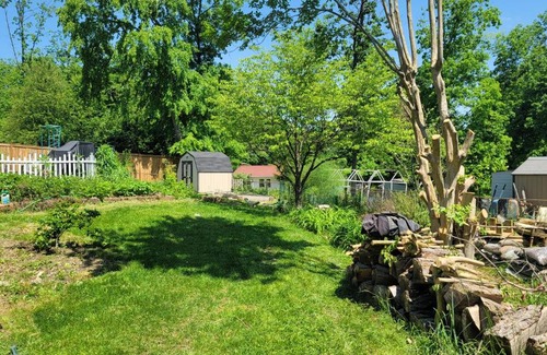 Woodbridge Casa | Cheerful 4-bedroom house with backyard