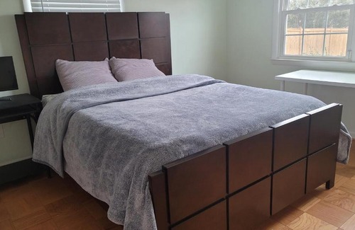 Woodbridge Casa | Cheerful 4-bedroom house with backyard