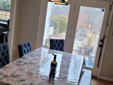 Woodbridge Casa | Cheerful 4-bedroom house with backyard