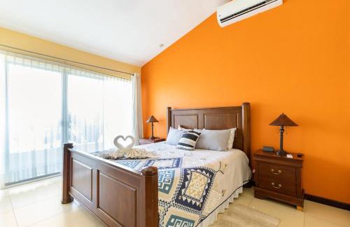 Mezcales Casa | Cheerful 4 Bedroom house with Swimming Pool