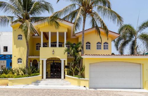 Mezcales Casa | Cheerful 4 Bedroom house with Swimming Pool