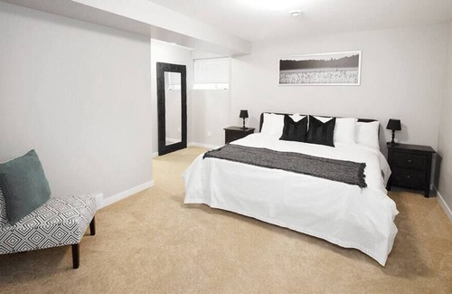 Fort Gary Casa | Cheerful 4 bedroom Townhouse with Parking & Wi-Fi!