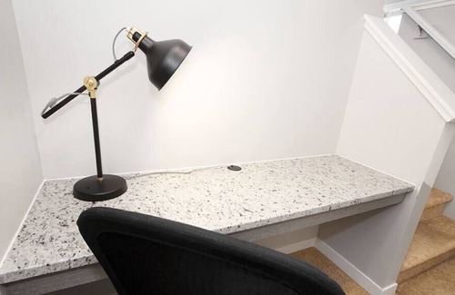 Fort Gary Casa | Cheerful 4 bedroom Townhouse with Parking & Wi-Fi!