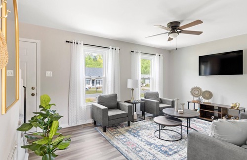 Chesterfield Casa | Cheerful 4-Bedroom Southside Home