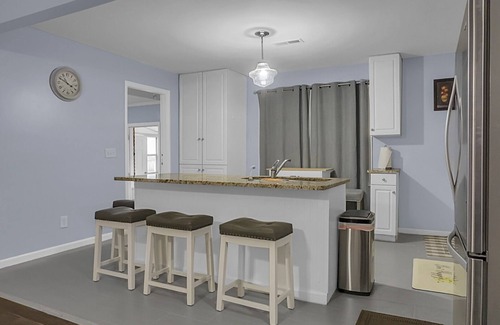 Goose Creek Casa | Cheerful 4 bedroom house with back porch