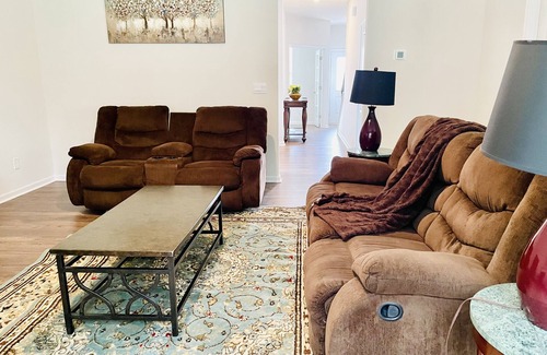 Mooresville Casa | Cheerful 4 bedroom 2.5 bath house