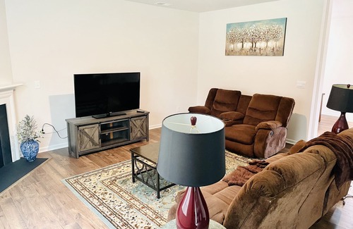 Mooresville Casa | Cheerful 4 bedroom 2.5 bath house