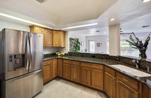 Fairvilla Casa | Cheerful 4-bedroom with large and lush backyard